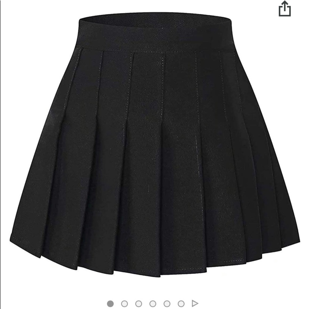 women’s pleated skirt